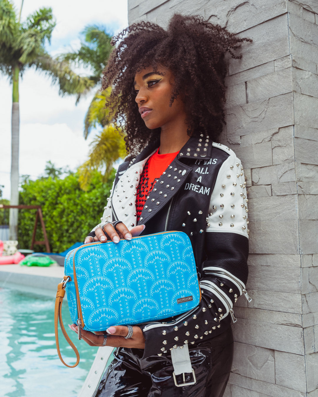 Limited Edition ILLUCHAINS TURQ TOILETRY BAG