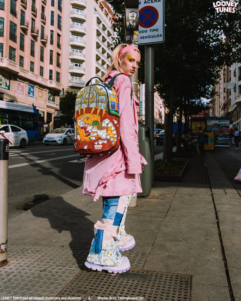 Limited Edition LOONEY TUNES BUGS BUNNY ZADDY BACKPACK