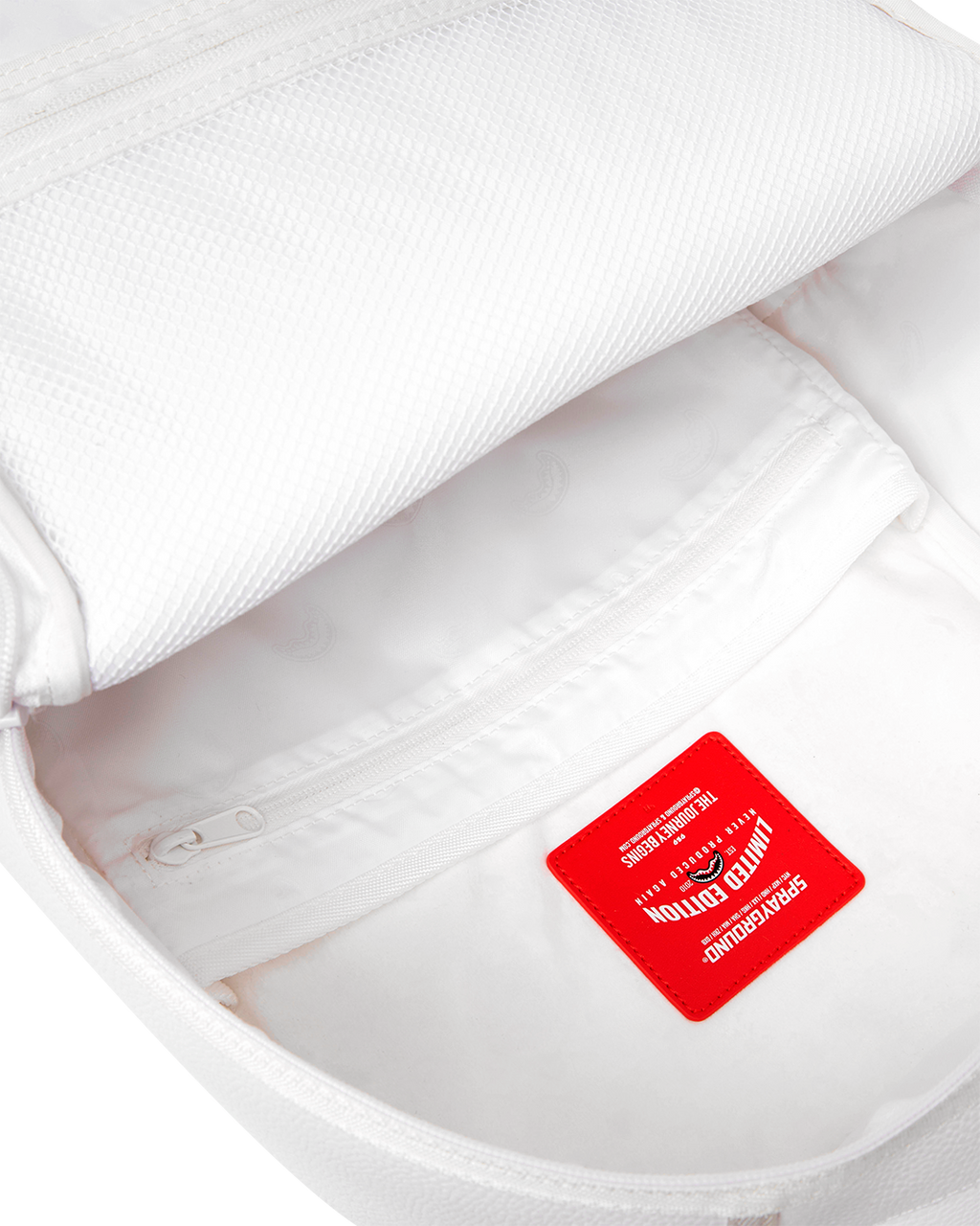 Limited Edition AMERICAN AIRLINES MAXIMUM ALTITUDE BACKPACK WHITE