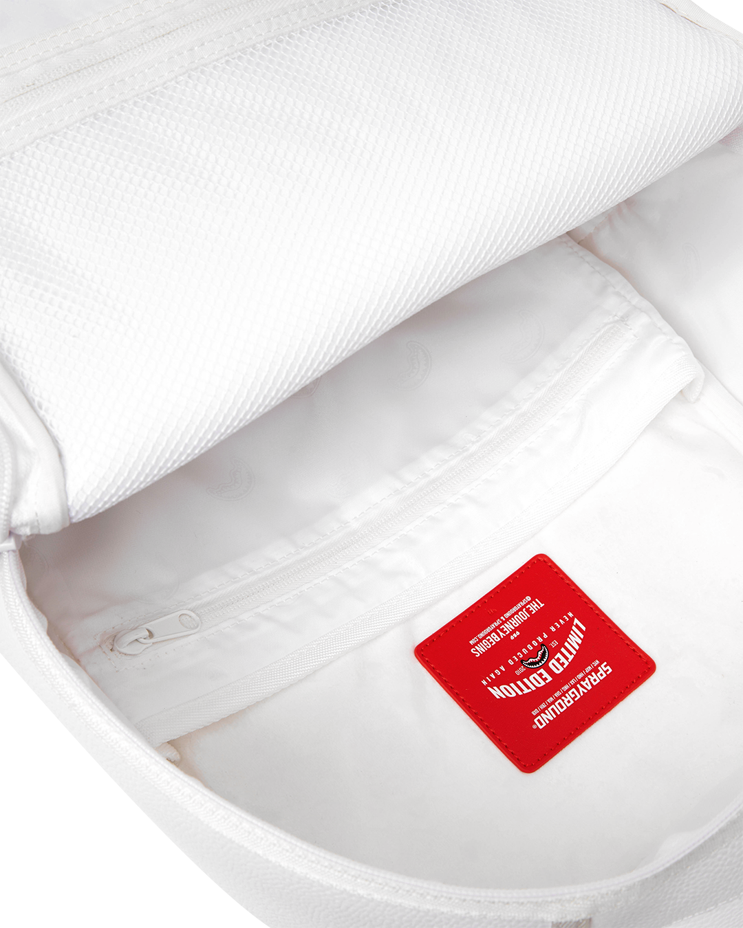 Limited Edition AMERICAN AIRLINES MAXIMUM ALTITUDE BACKPACK WHITE